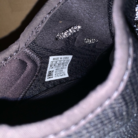 Yeezy Boost 350 V2 Black Static Size 10 US Men’s - Picture 6 of 8